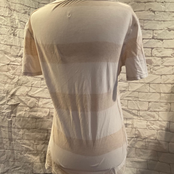 “LULULEMON” Beige and White Short Sleeve T Shirt. - Picture 3 of 11